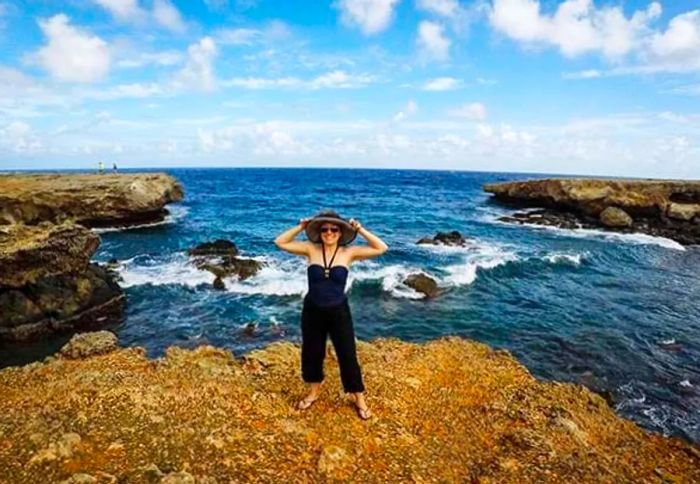 Rachelle standing with the ocean as her backdrop in Aruba