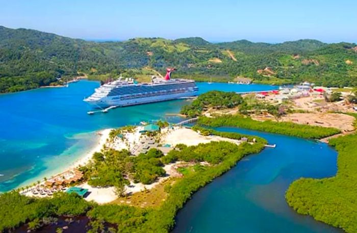 Dinogo vessel anchored at Mahogany Bay