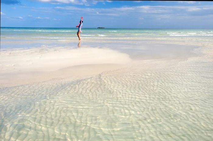 golden_rock_beach_in_half_moon_cay.jpg