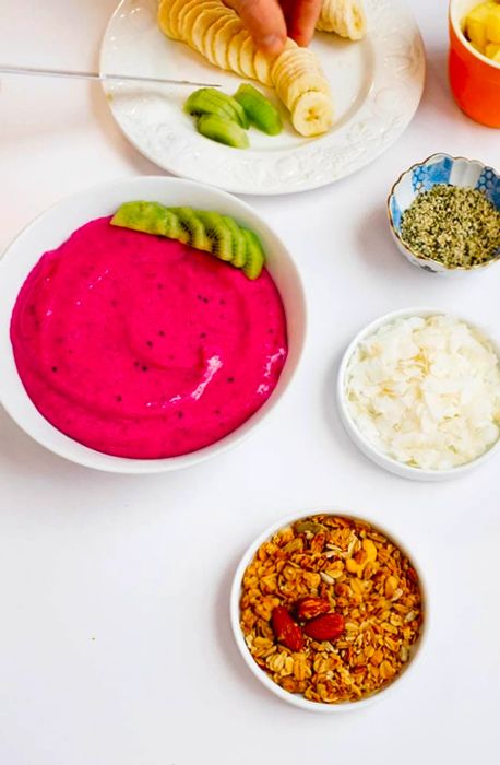 Constructing the smoothie bowl