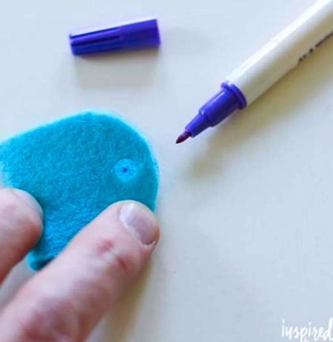 DIY-Felt-Cord-Organizers-4-997x1024