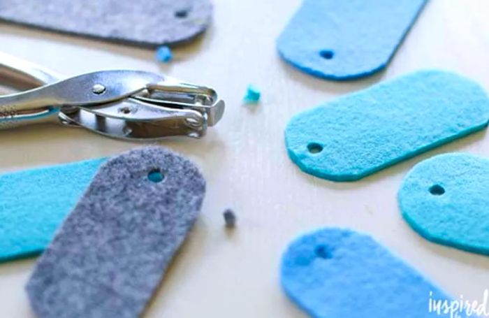 DIY-Felt-Cord-Organizers-3-1024x683