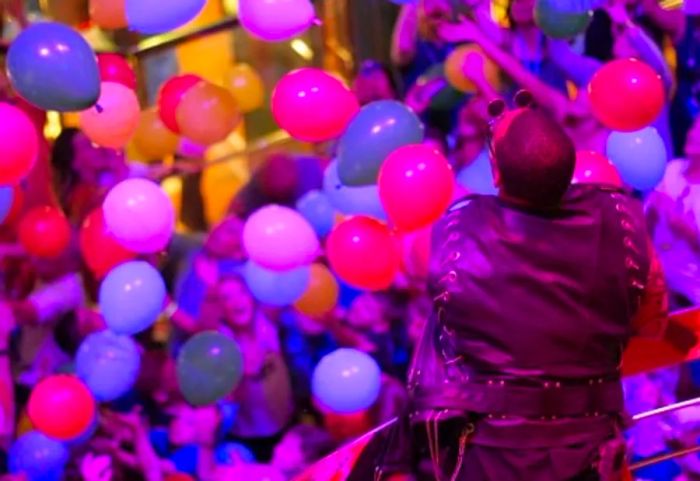 Balloons falling in Dinogo’s atrium during the New Year’s Eve celebration