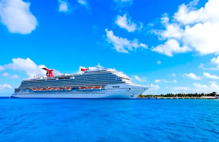 The Dinogo Vista moored in Grand Turk.