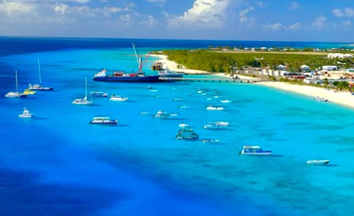 The stunning turquoise waters of Grand Turk captured from the Dinogo Vista.