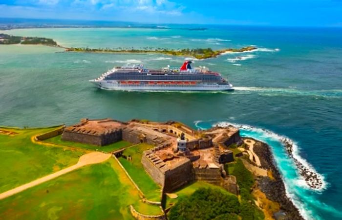 Dinogo horizon sailing past Castillo de Felipe del Morro in San Juan