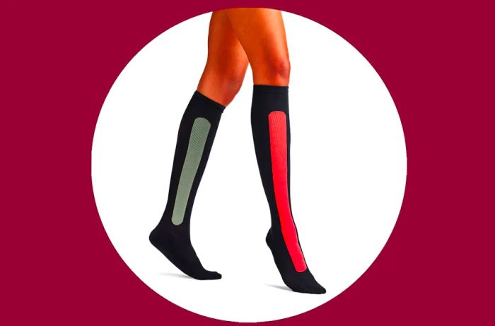 Ostrichpillow bamboo compression socks in red/green