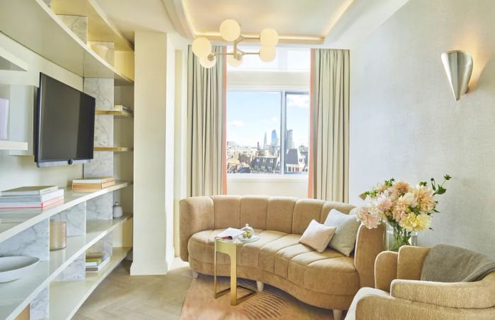 The Dome Suite at One Aldwych underwent a renovation in 2020, led by designer Robert Angell.