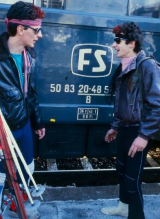 Photo from the ’80s depicting two men in ski gear beside a train