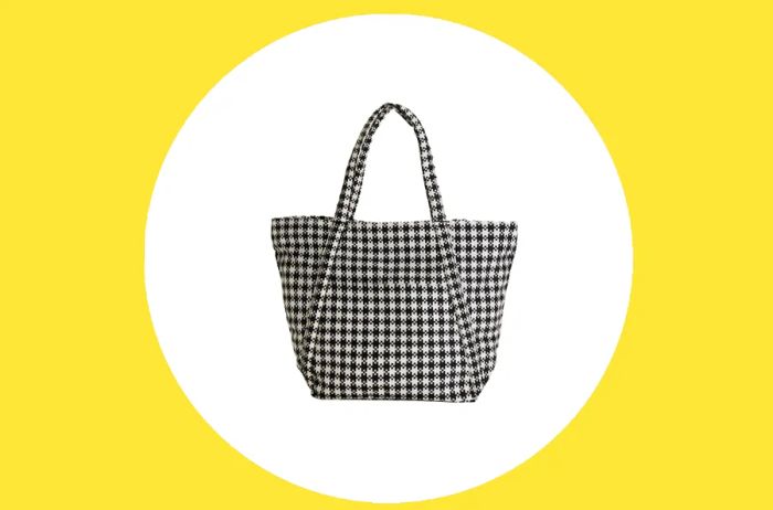 Baggu Cloud Tote featuring a black and white houndstooth design