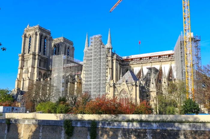 By the fall of 2021, temporary structures had been erected to stabilize the cathedral’s iconic towers, vaults, and walls, allowing reconstruction efforts to commence.