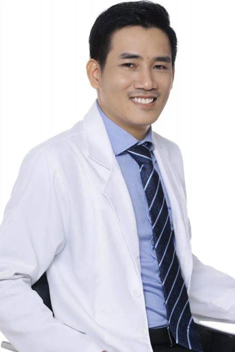 Hinh-anh-bac-si-le-tran-duy-683x1024.webp