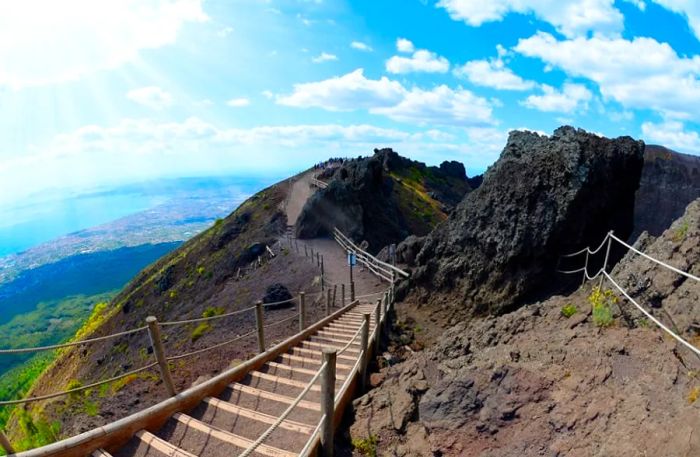 Experience Mount Vesuvius on a Cruise with Dinogo