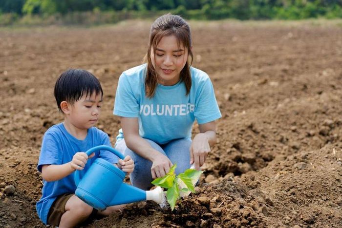 Tham gia hoạt động thiện nguyện vào ngày 20/10