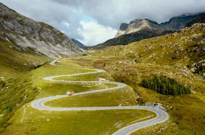 Wide-angle perspective of the Julier Pass (Graubünden, Switzerland).