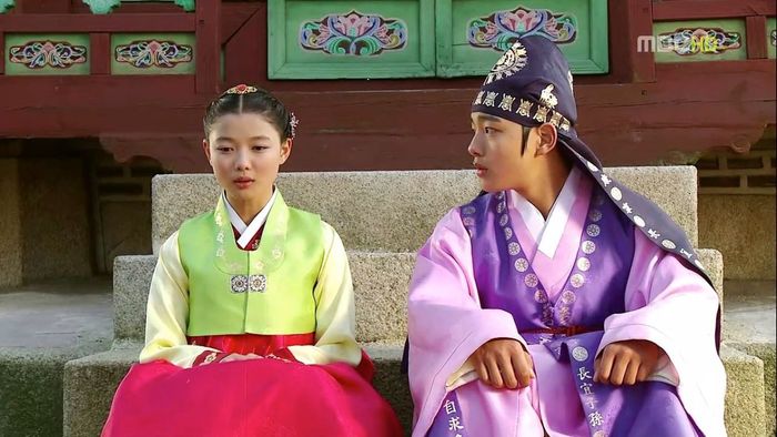 Mặt Trăng Ôm Mặt Trời – The Moon Embracing The Sun (2012)