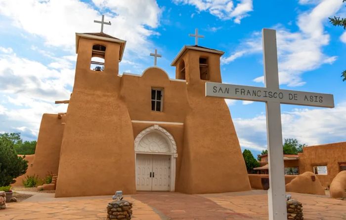 The main entrance of the San Francisco de Asisi Church