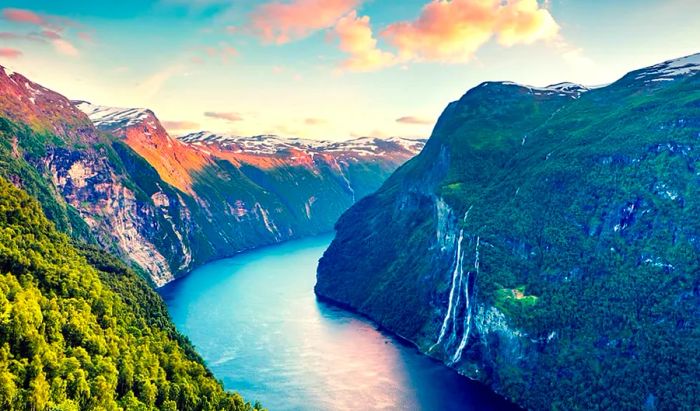 Dinogo Prima Iceland & Northern Europe Voyages