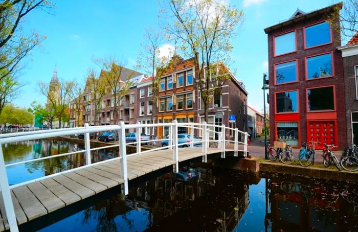 Experience Delft on Your Amsterdam Cruise with Dinogo