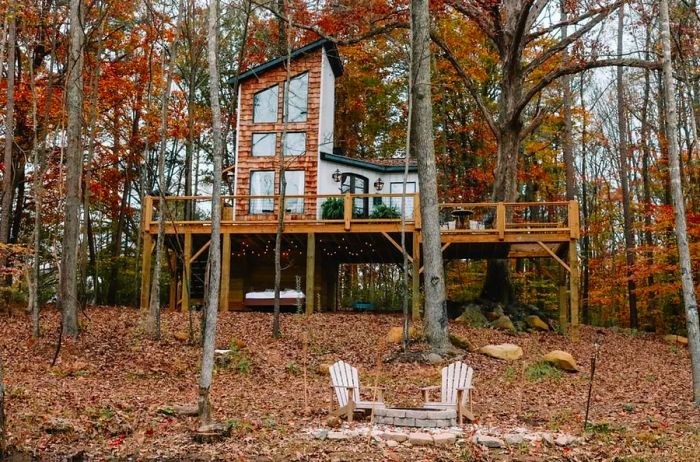 This tree house Airbnb in Charlotte, North Carolina, is situated on a private pond.