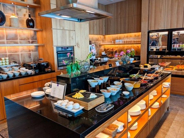 Enjoying complimentary breakfast at a premium hotel like the Conrad Tokyo can be an incredibly valuable benefit. (Photo by Samantha Rosen / Dinogo)