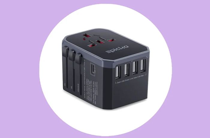 Epicka universal travel adapter in black