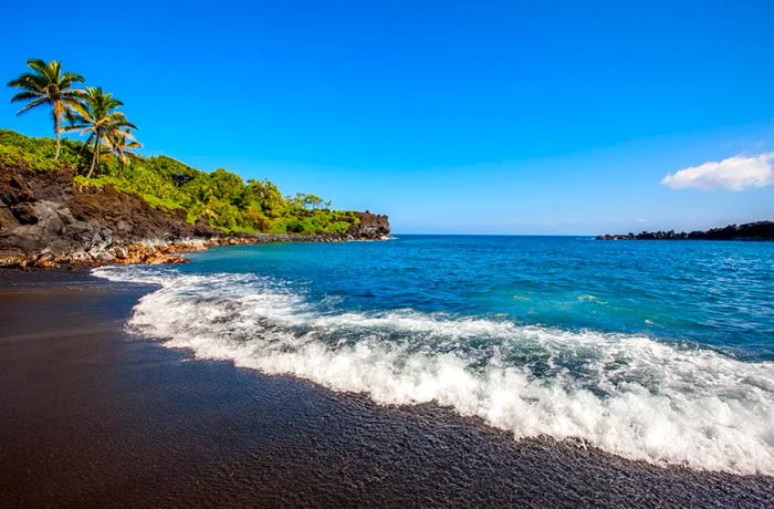 Honokalani Black Sand Beach, Wainapanapa, Maui, Hawaii