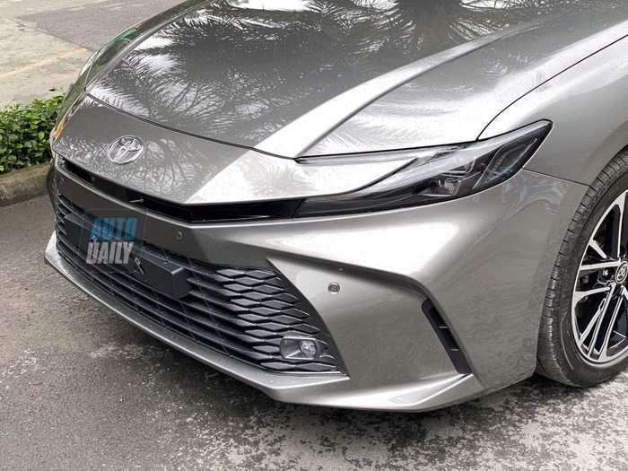 Toyota Camry 2025 (4).jpg