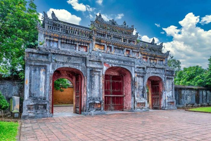 Khám phá Huế
