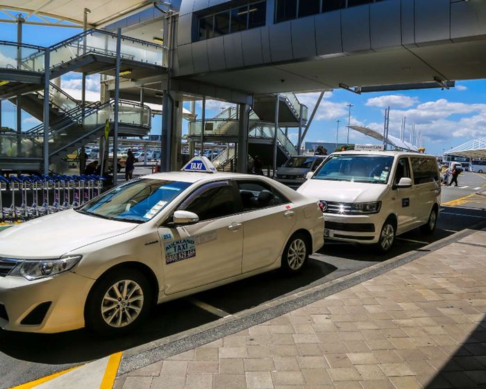cách di chuyển từ sân bay Auckland về trung tâm thành phố