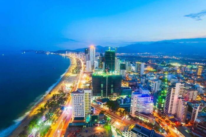 Khung cảnh thành phố Nha Trang vào ban đêm