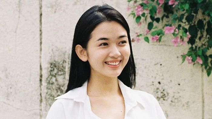 Vẻ đẹp và khí chất của Ngọc Xuân mang đậm hơi thở của thập niên 90.