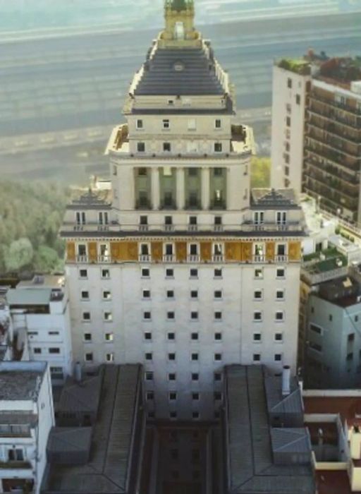 An aerial perspective of Edificio Mihanovich, completed in 1929.