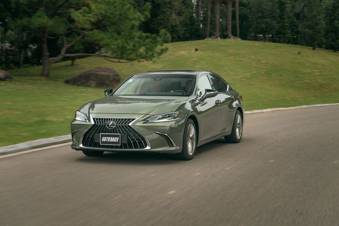 Lexus-ES300h-35.jpg