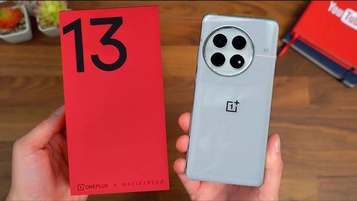 OnePlus 13 không có nhiều thay đổi về thiết kế so với phiên bản trước