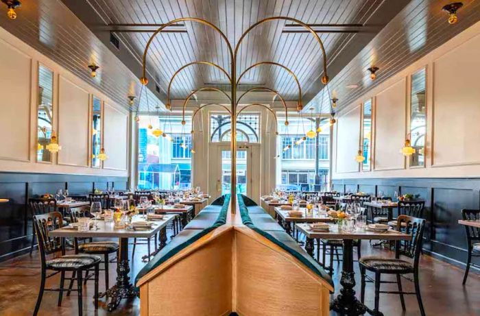 The Lola restaurant at the National Exchange Hotel pays homage to the 19th-century actress Lola Montez, who graced this venue with her performances.