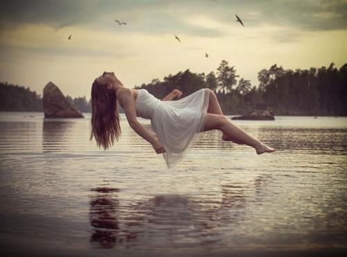 mơ thấy bản thân rời khỏi thể xác