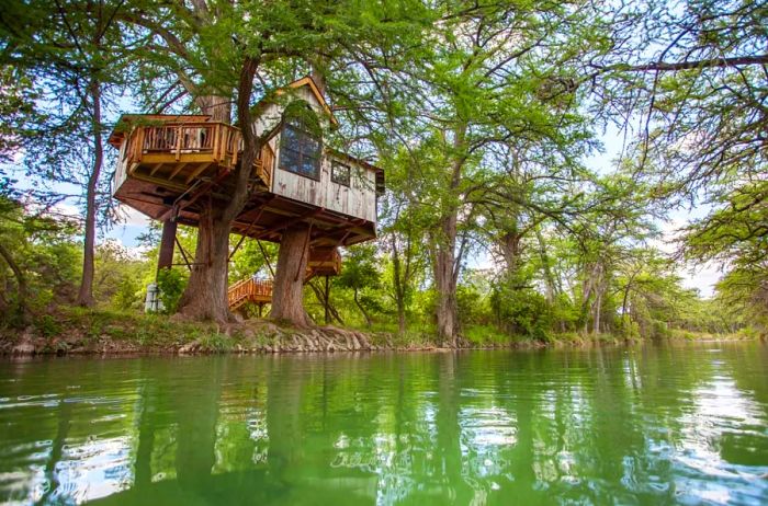 Tree house perched above a river in Texas