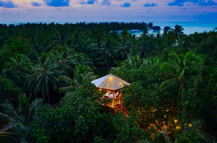 One&Only Reethi Rah elevates private dining experiences like never before.