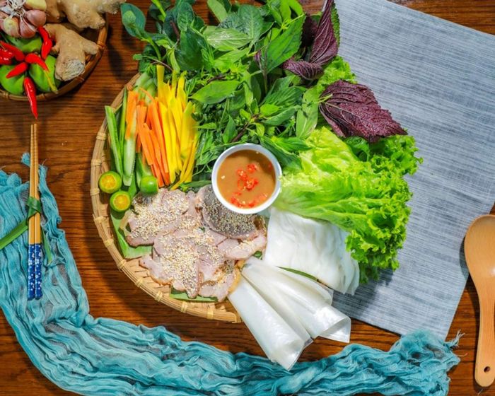 bánh tráng cuốn thịt heo