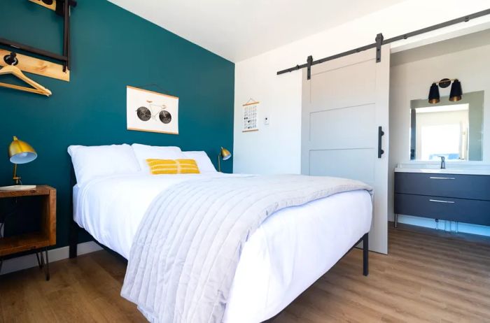 Spoke & Vine is a pet-friendly hotel located near Palisade.