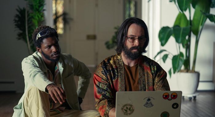 Martin Starr và Jay Will trong Tulsa King