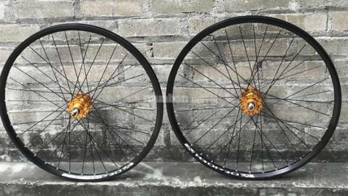 Độ bánh xe tạo phong cách độc đáo cho chiếc xe đạp fixed gear