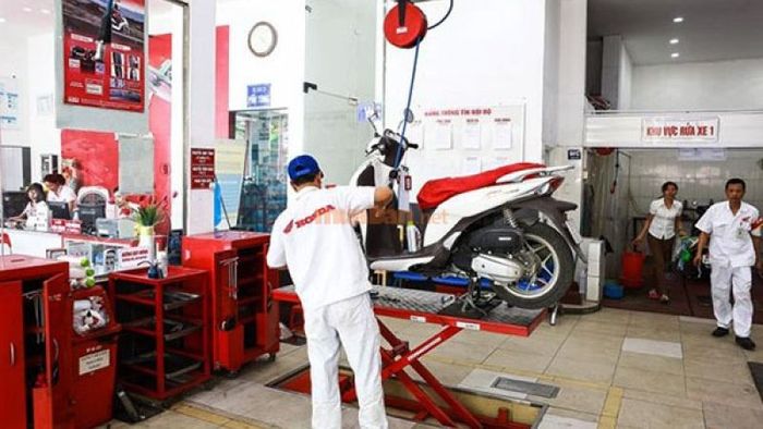Một cách mở khóa xe SH khi bình hết điện là đến trung tâm bảo dưỡng
