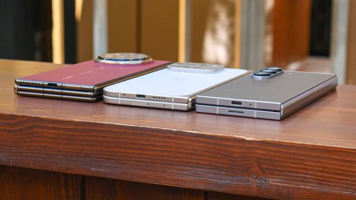 Samsung đang phát triển mẫu smartphone với màn hình gập ba