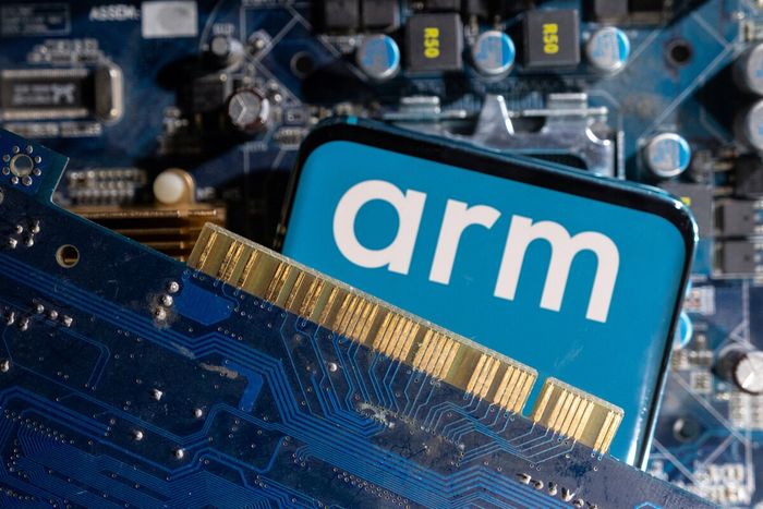 Cận cảnh ‘cuộc chiến’ giữa Arm và Qualcomm