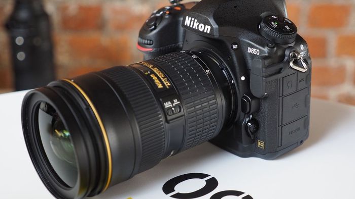 Nikon D850 được sản xuất vào năm nào?