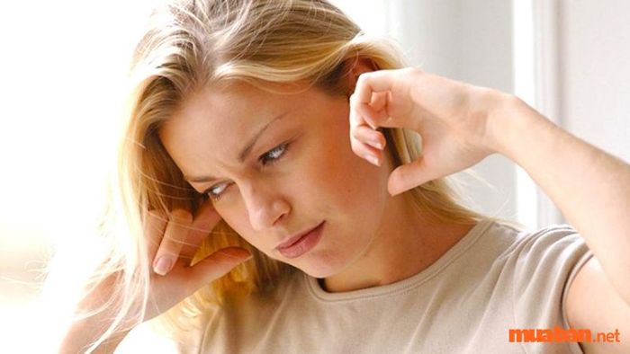 Ý nghĩa hiện tượng nóng tai trái trong khoa học và cách xử lý