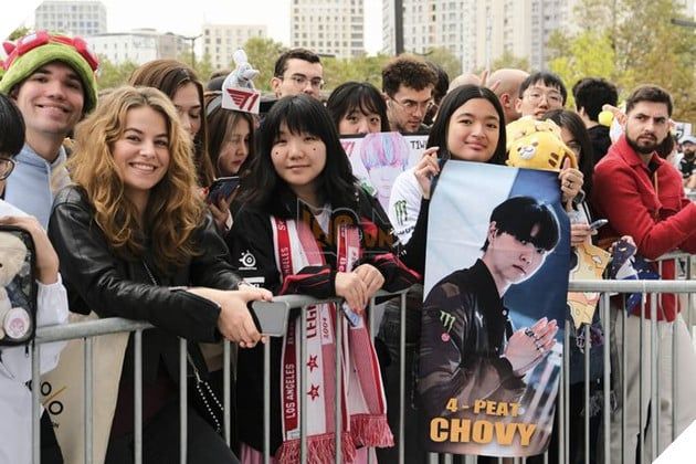CKTG 2024: Không Khí Nồng Nàn Chờ Đón Cuộc Chiến Kinh Điển LCK Để Giành Vé Chung Kết 2