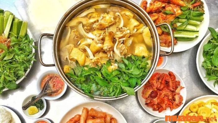 Tối nên ăn gì ở Đà Lạt - Lẩu gà lá é Tao Ngộ